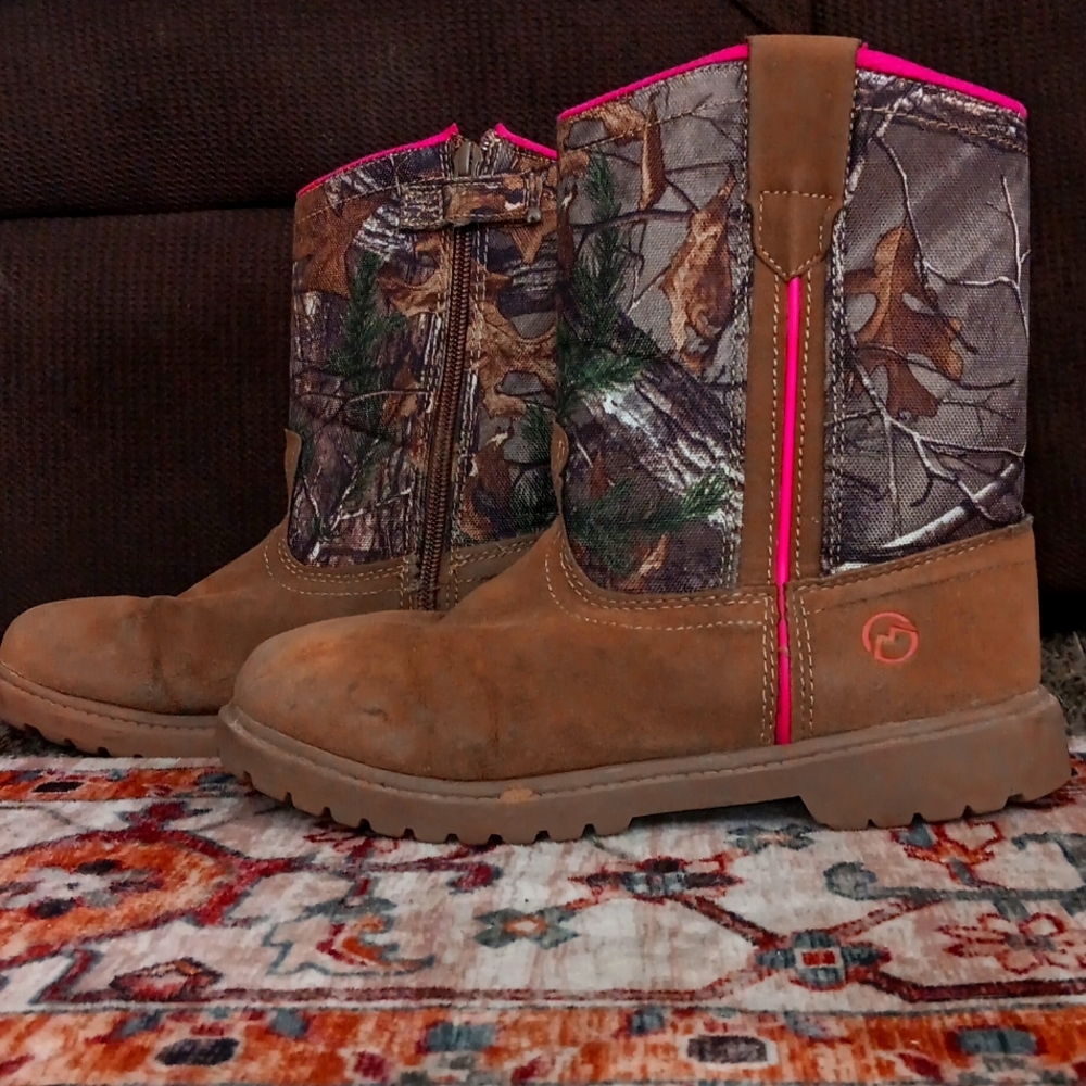 Camouflage boots